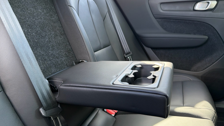 Volvo XC40 2.0 B4P Ultra Dark 5dr Auto Petrol Estate